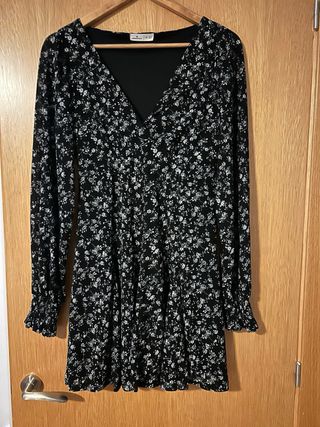 Vestido Springfield floral negro talla M