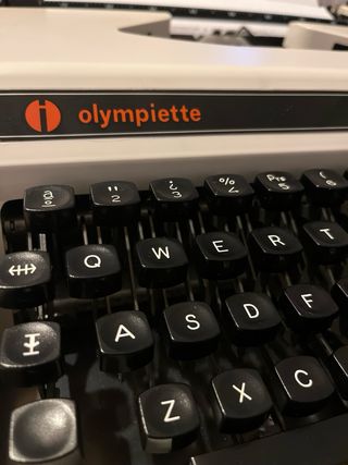 Máquina de escribir Olympia de luxe