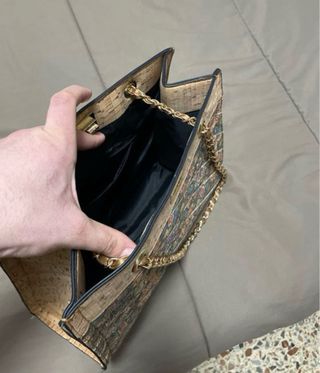 Bolso de hombro con cadena y estampado