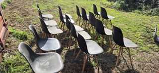 Juego de 15 Sillas Negras de Plástico