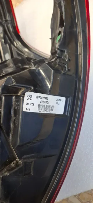 Piloto trasero izquierdo Peugeot 306