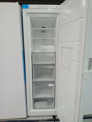 Congelador Vertical Balay Blanco