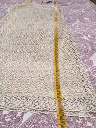 Vestido de fiesta guipur color marfil. Zara