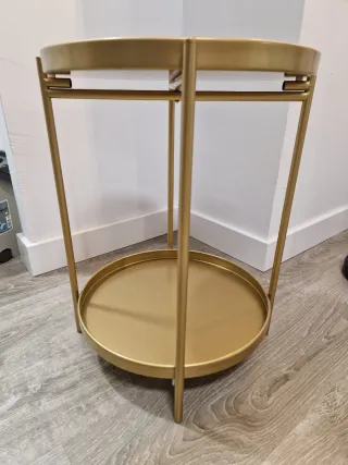 Mesita auxiliar dorada de metal