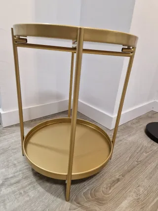 Mesita auxiliar dorada de metal