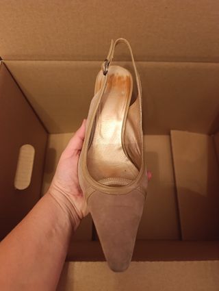 Zapatos tacón beige destalonados