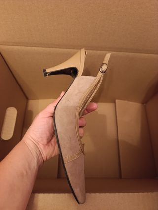 Zapatos tacón beige destalonados