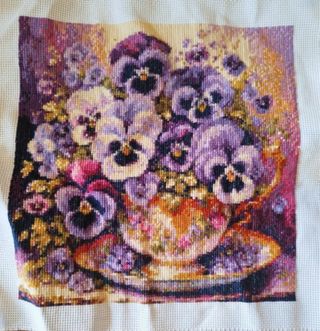 Bordado Punto Cruz Flores Moradas