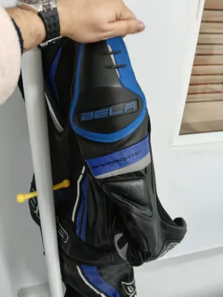 Mono de moto Bela negro y azul