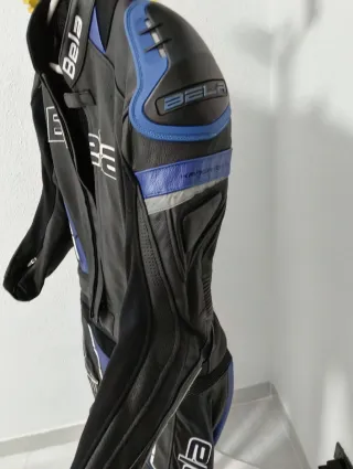 Mono de moto Bela negro y azul