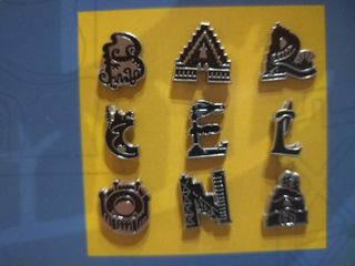 Colección 9 Pins Barcelona La Vanguardia