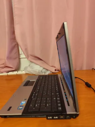 HP Portátil Plata/Negro - Buen Estado