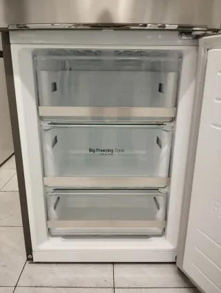 NEVERA MARCA LG Acero inoxidable