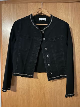 Chaqueta vaquera Mango L negra borde brillante