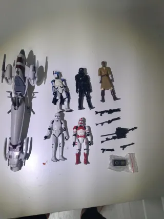 Lote Star Wars: Figuras y Nave