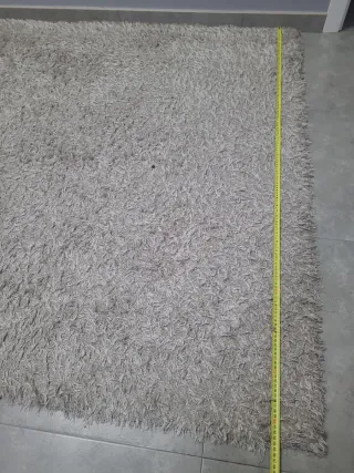 Alfombra gris de poliéster