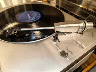 Denon DP-21F Tocadiscos Automático