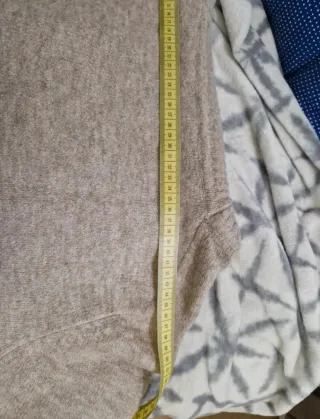 Jersey beige de punto con cuello alto simorra