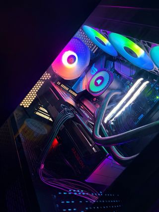 Sapphire RX 9070 XT 16GB Gaming y ASUS Dual 5070.