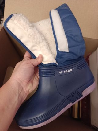 Botas de nieve vintage azules y moradas