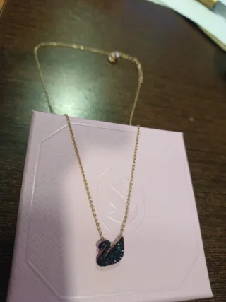 Collar Swarovski Cisne Negro Dorado