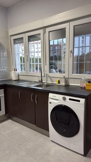 Cocina modular beige y marrón