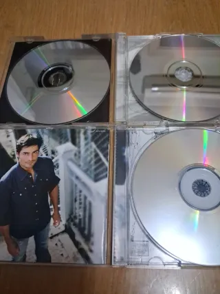 CDs Juan Gabriel y Chayanne