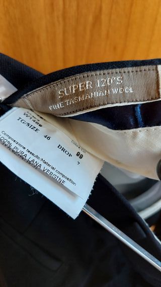 Completo elegante uomo nero