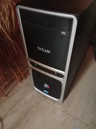 Torre PC DeLUX Negra y Plateada