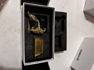 Rubik Dragon dorado y negro