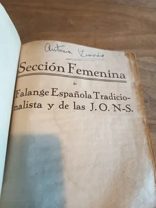 Libro Sección Femenina FET y de las JONS