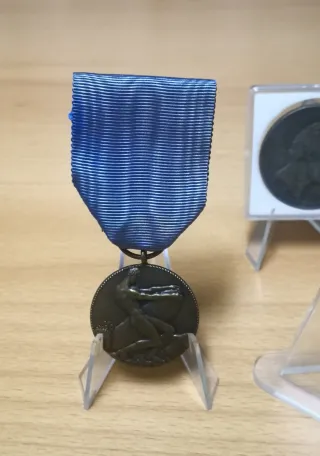 Soportes expositores para monedas y medallas.