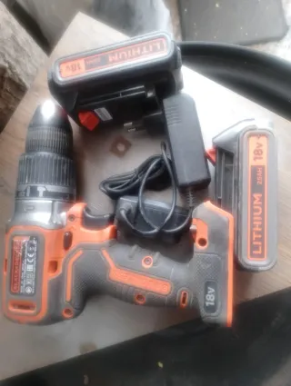 Taladro Percutor Black+Decker 18V