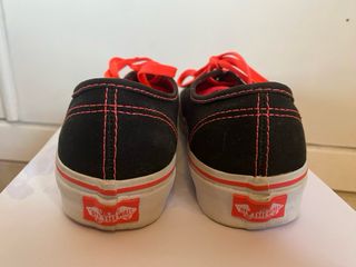 Zapatillas Vans Mujer Negras y Rosa fucsia