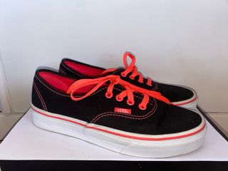 Zapatillas Vans Mujer Negras y Rosa fucsia