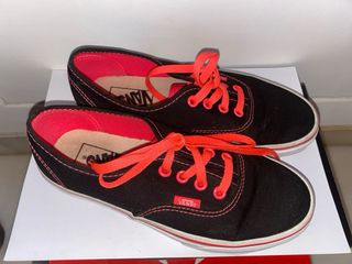Zapatillas Vans Mujer Negras y Rosa fucsia