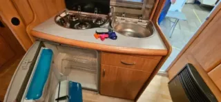 Caravana Hobby 410 - CON MOVER PLACA SOLAR Y TOLDO