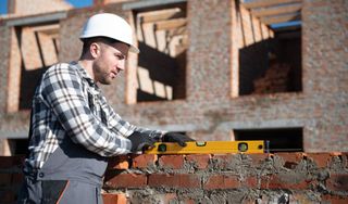 Busco oficial de albañil por dias