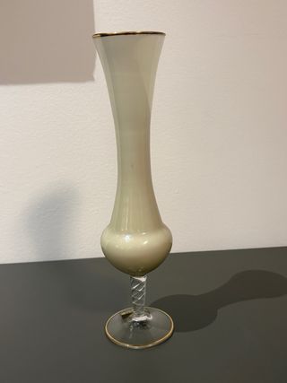 Bello jarrón violetero de cristal opalina italiano