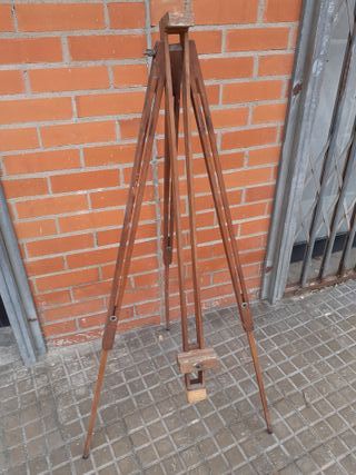 Caballete de madera antiguo