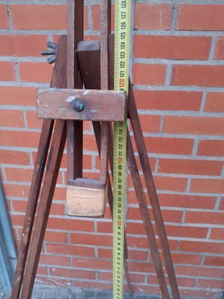 Caballete de madera antiguo