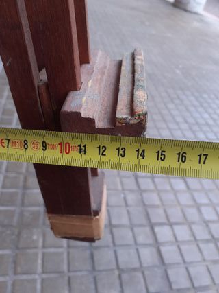 Caballete de madera antiguo