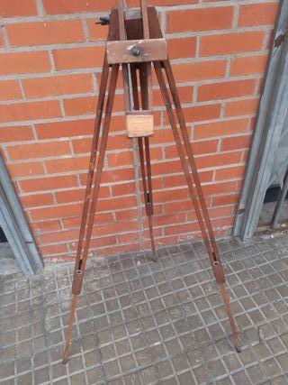 Caballete de madera antiguo