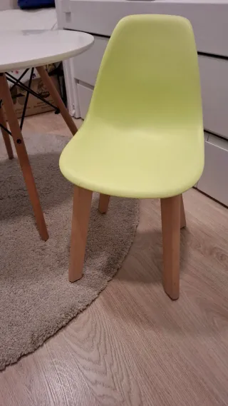 Mesa y 2 Sillas Infantiles