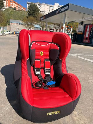 Silla de coche. Dibujo de Ferrari Rojo.
