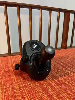 Volante Logitech G29 con pedales y palanca cambio