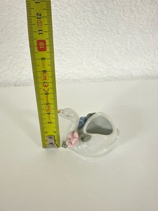 Figura de cisne de porcelana