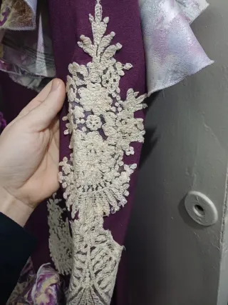 Traje de flamenca morado con encaje