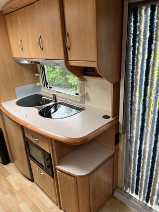 Caravana Hobby 560 Luxe Easy 3 ambientes