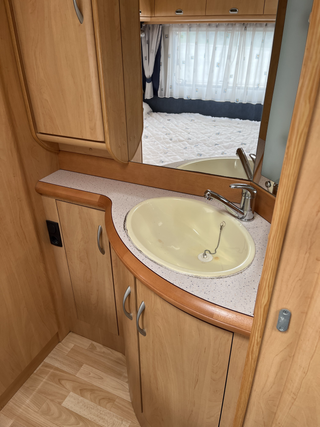 Caravana Hobby 560 Luxe Easy 3 ambientes